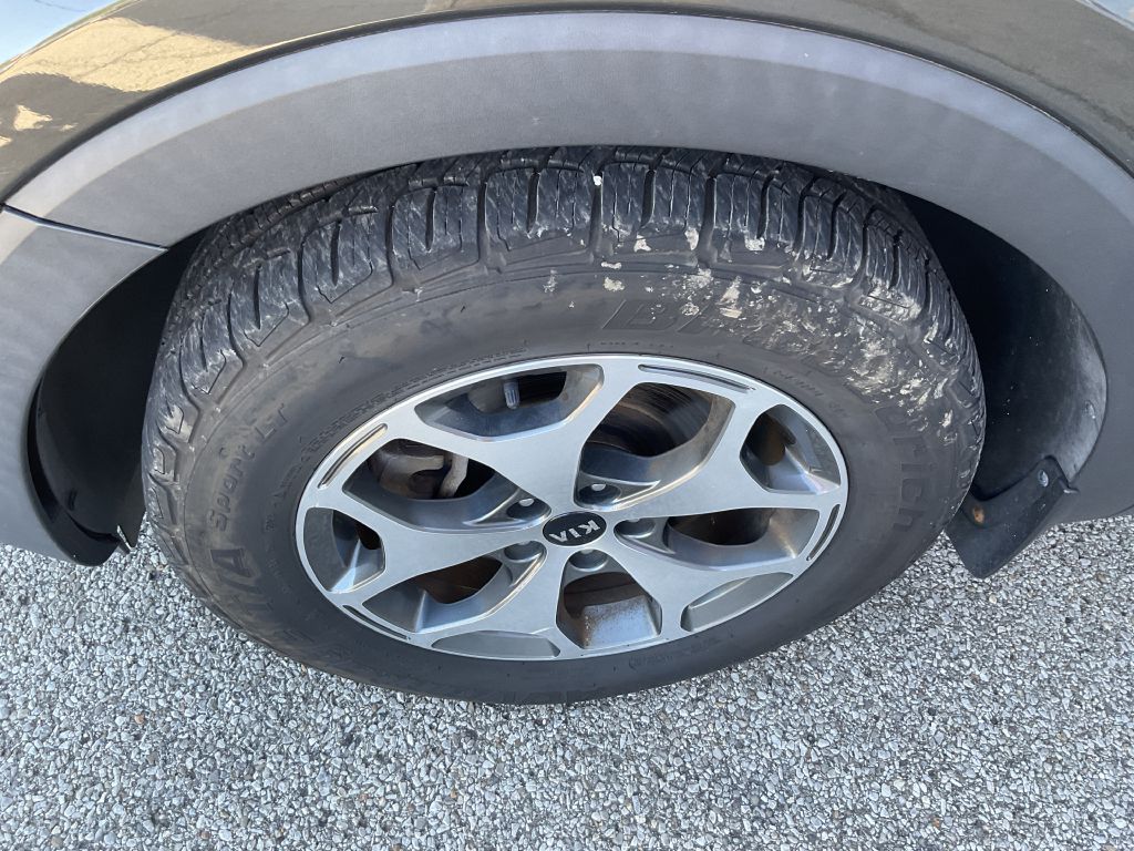 Photo 9 of this KIA TELLURIDE
