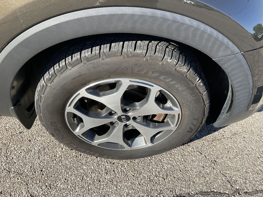 Photo 11 of this KIA TELLURIDE