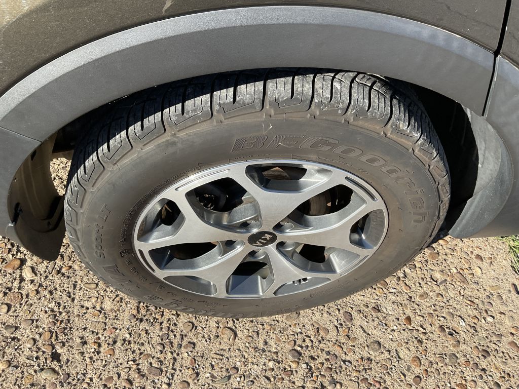 Photo 12 of this KIA TELLURIDE