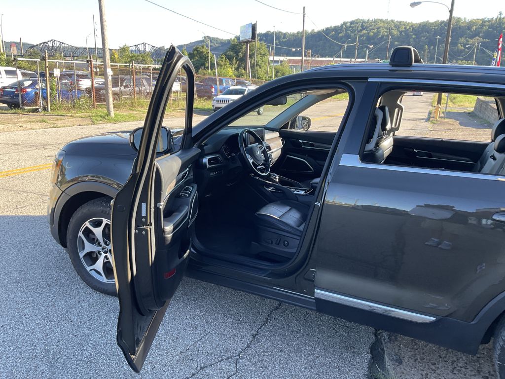 Photo 13 of this KIA TELLURIDE