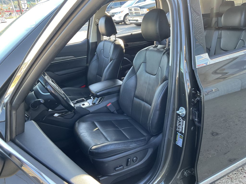 Photo 14 of this KIA TELLURIDE