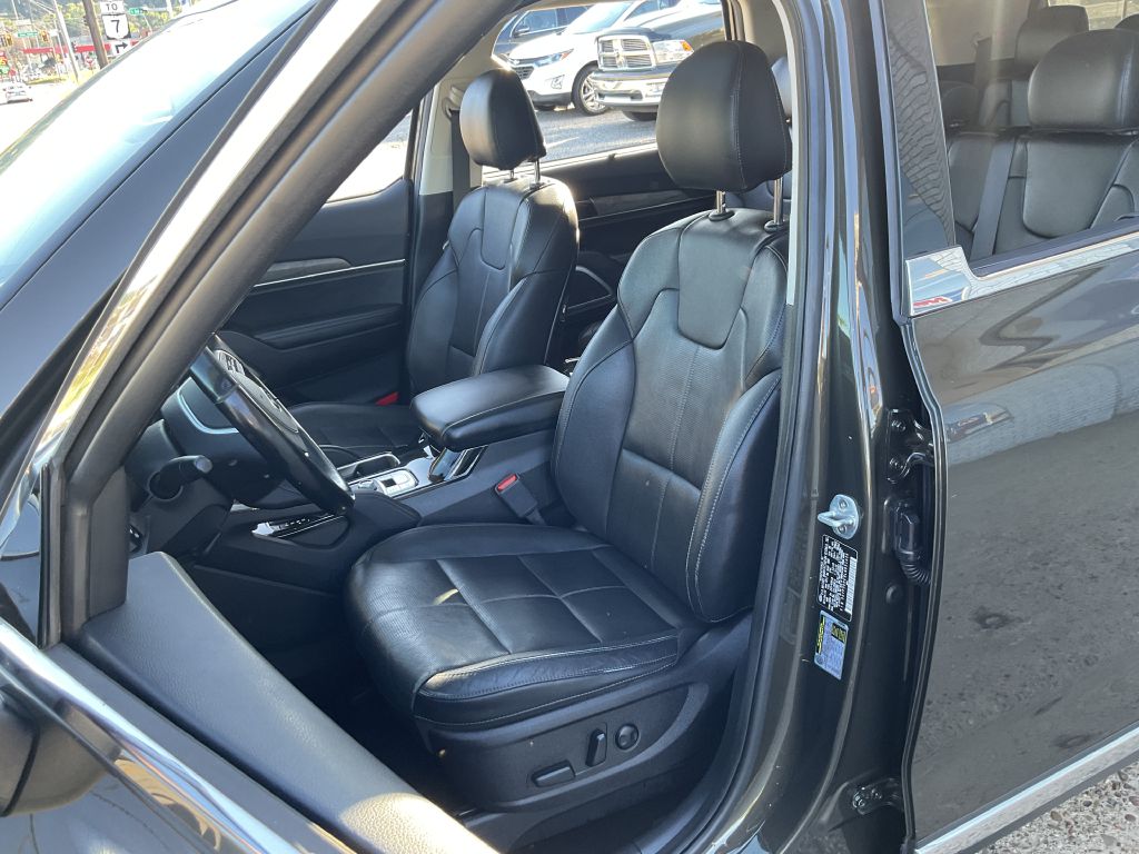 Photo 15 of this KIA TELLURIDE