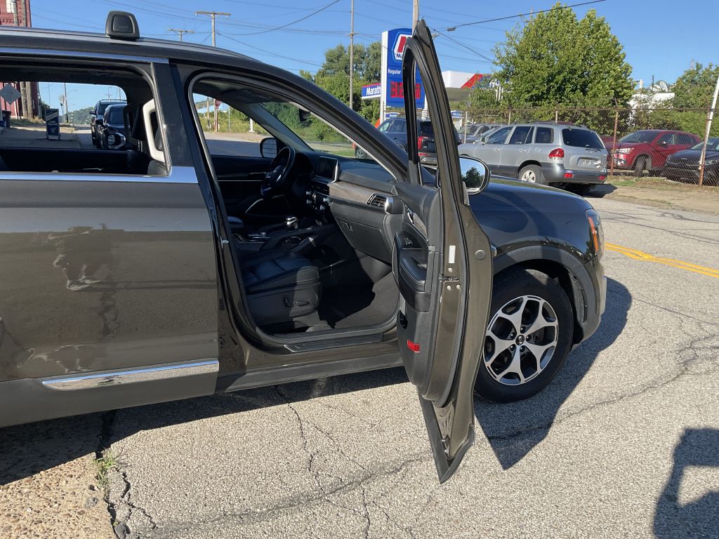 Photo 17 of this KIA TELLURIDE