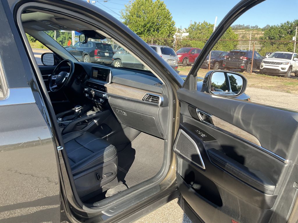 Photo 19 of this KIA TELLURIDE