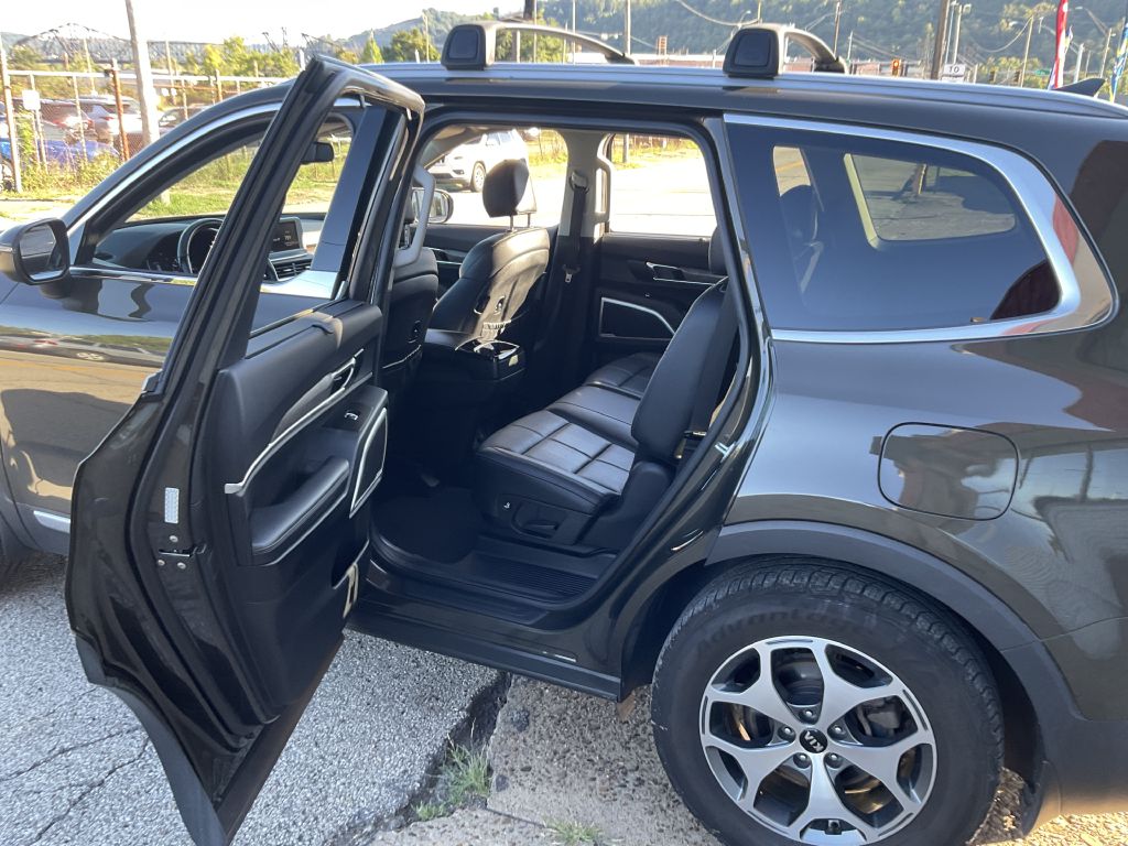 Photo 20 of this KIA TELLURIDE