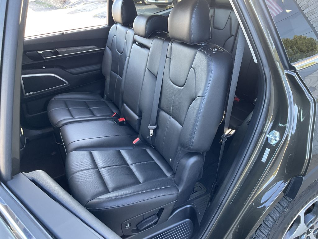 Photo 21 of this KIA TELLURIDE