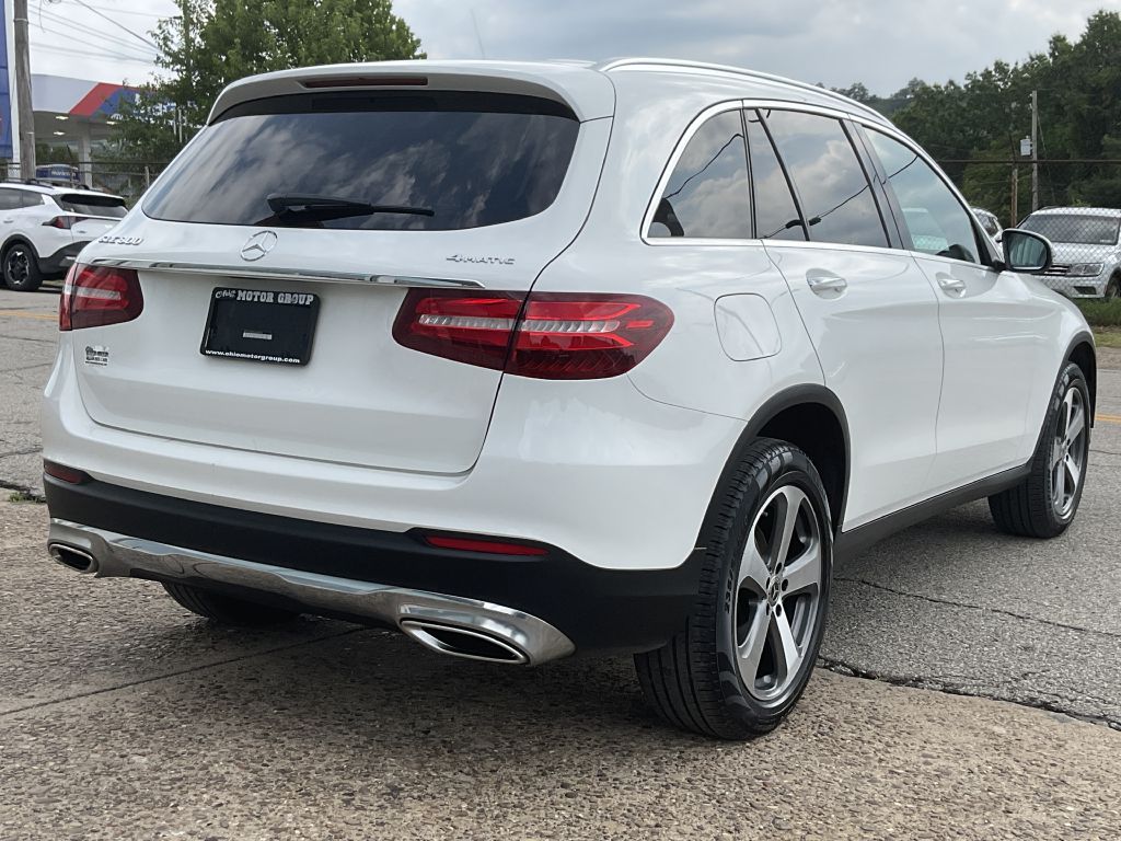 Photo 3 of this MERCEDES-BENZ GLC