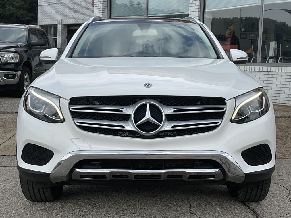 Photo 4 of this MERCEDES-BENZ GLC