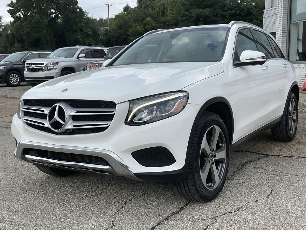 Photo 5 of this MERCEDES-BENZ GLC