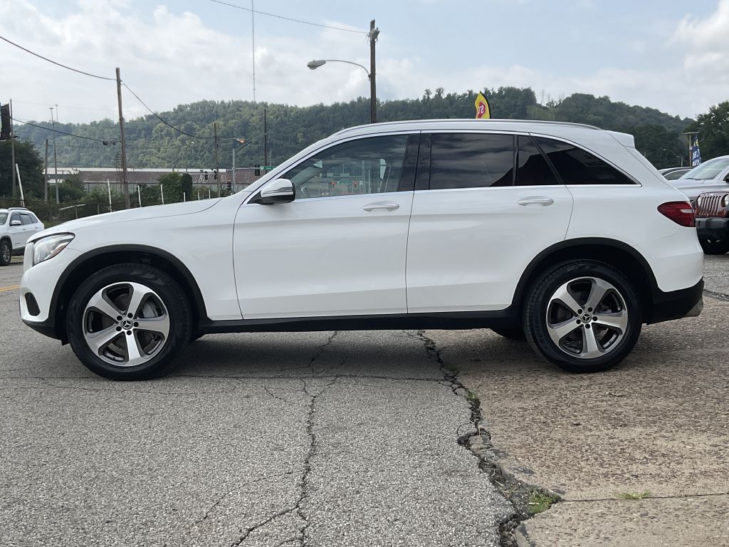 Photo 6 of this MERCEDES-BENZ GLC