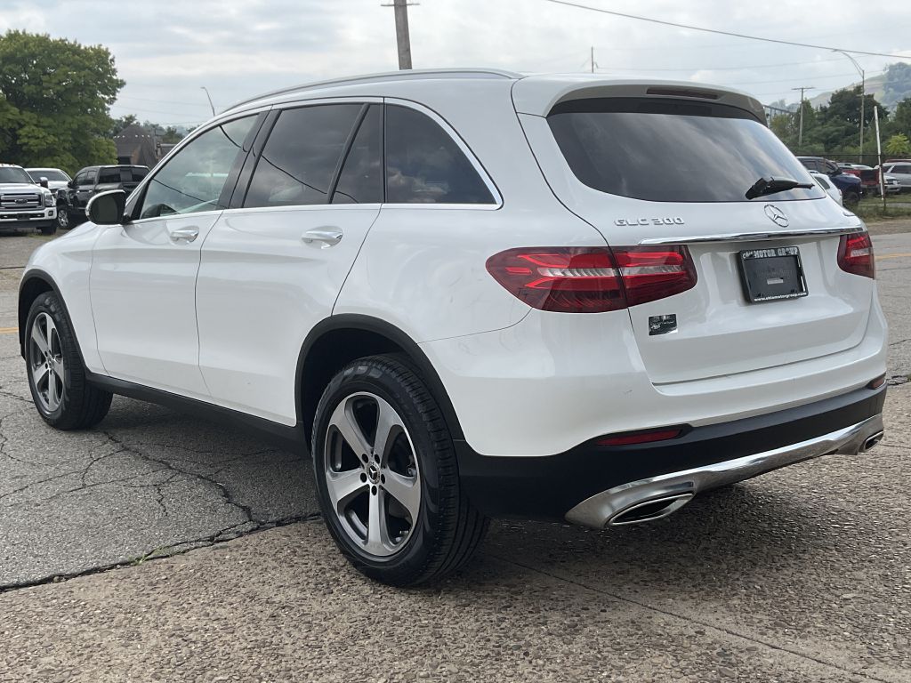 Photo 7 of this MERCEDES-BENZ GLC