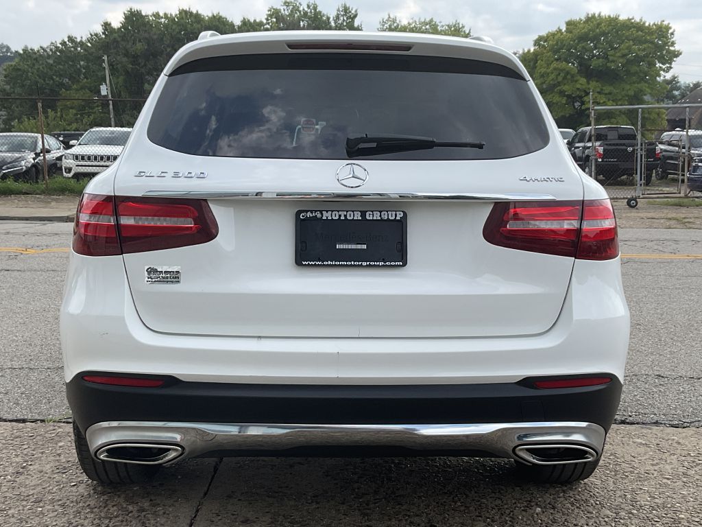 Photo 8 of this MERCEDES-BENZ GLC