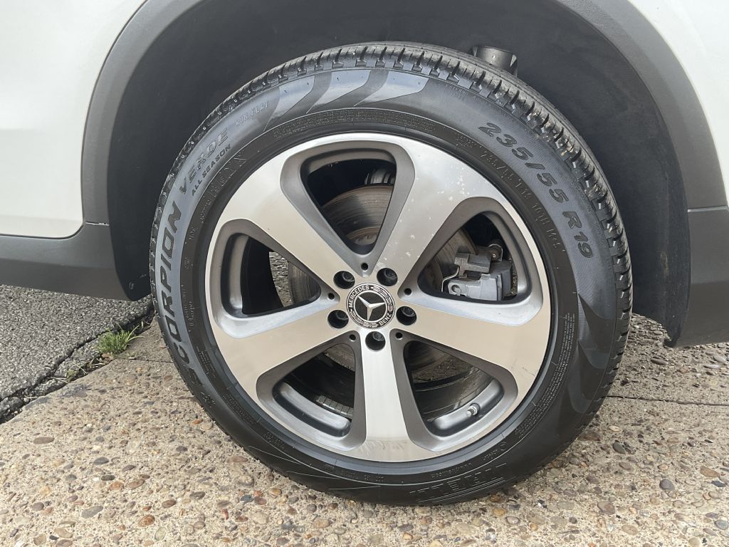 Photo 10 of this MERCEDES-BENZ GLC