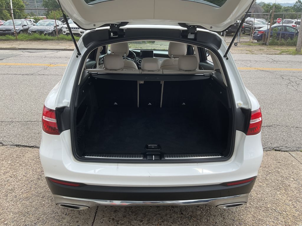 Photo 21 of this MERCEDES-BENZ GLC