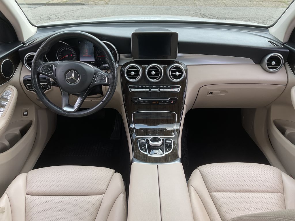 Photo 23 of this MERCEDES-BENZ GLC