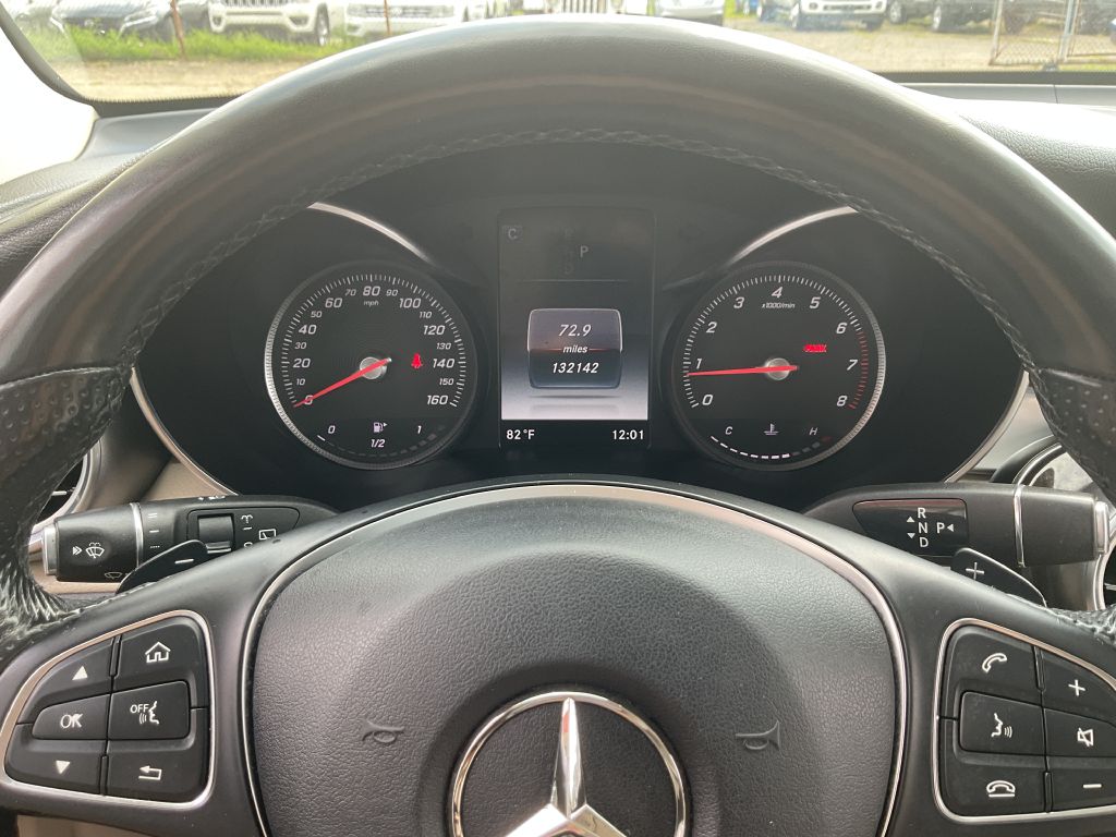 Photo 24 of this MERCEDES-BENZ GLC