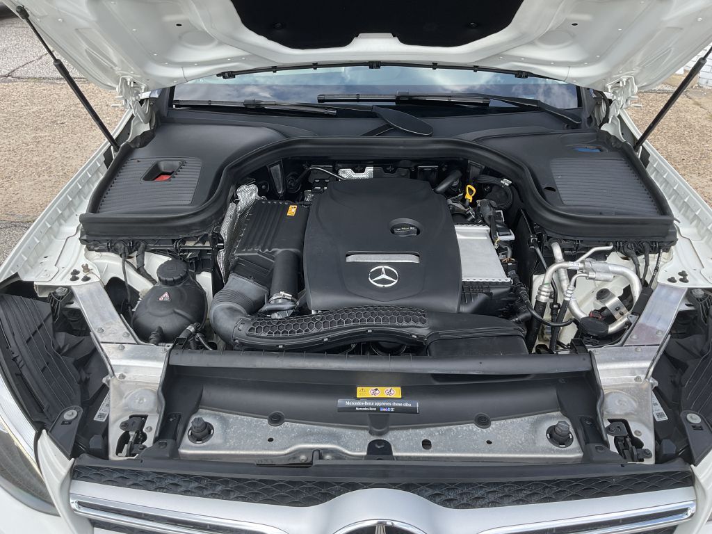 Photo 27 of this MERCEDES-BENZ GLC