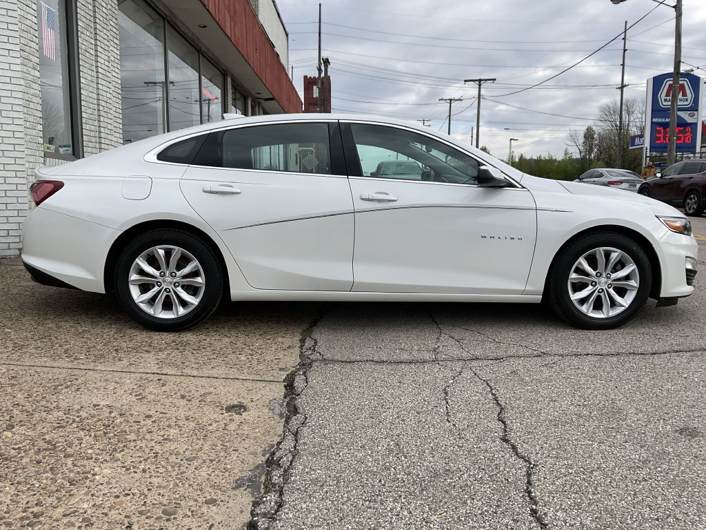 Photo 2 of this CHEVROLET MALIBU