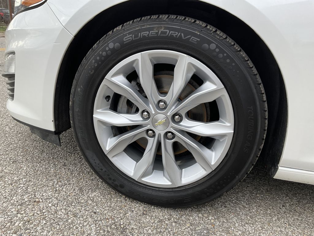 Photo 9 of this CHEVROLET MALIBU