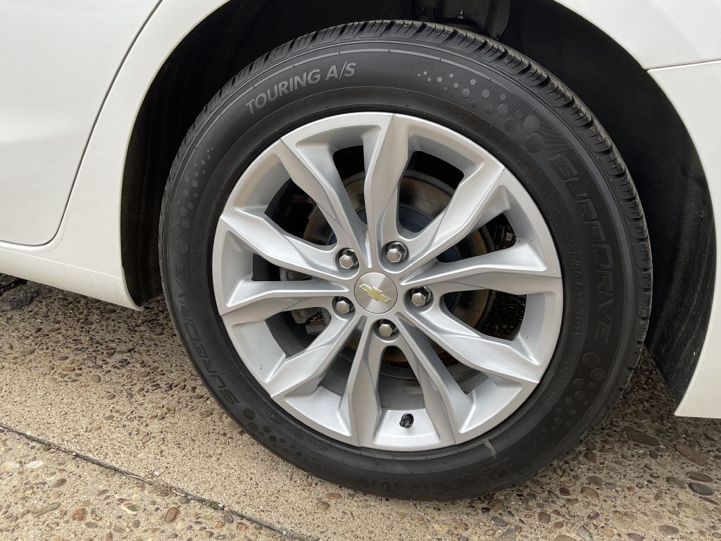 Photo 10 of this CHEVROLET MALIBU