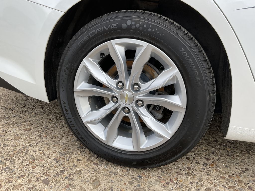 Photo 11 of this CHEVROLET MALIBU