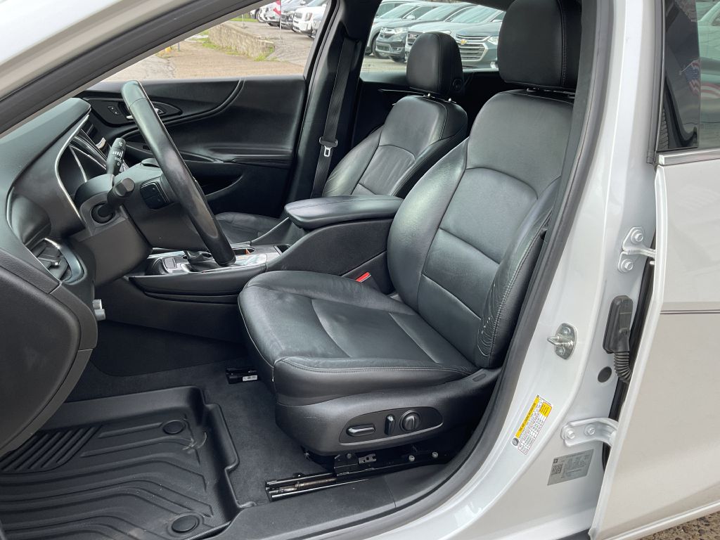 Photo 14 of this CHEVROLET MALIBU