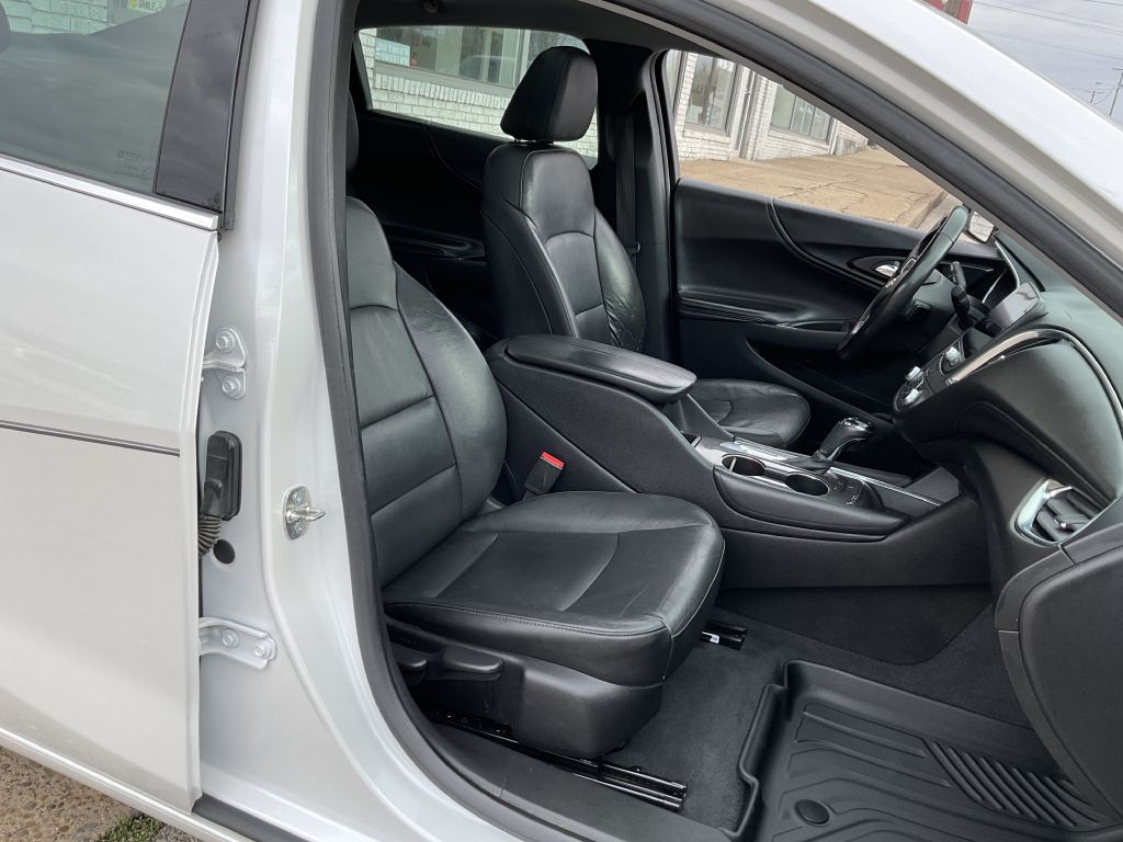 Photo 16 of this CHEVROLET MALIBU