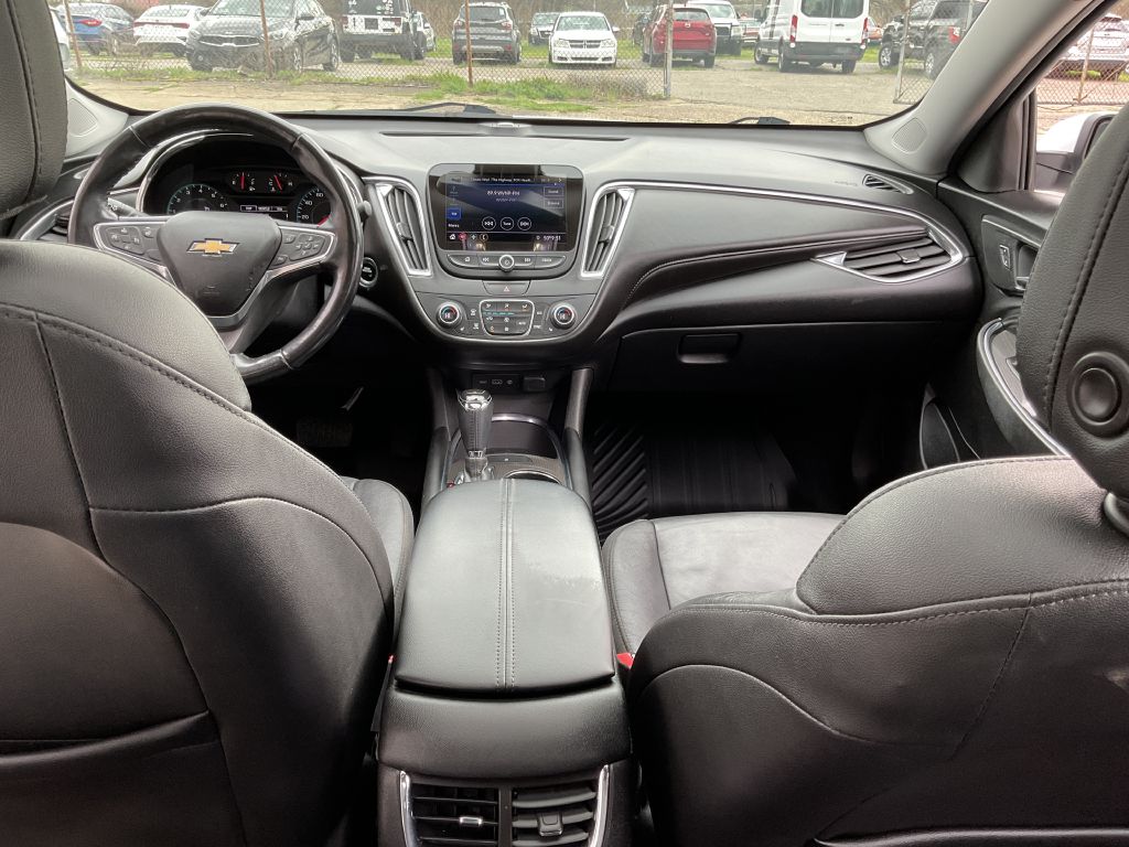 Photo 24 of this CHEVROLET MALIBU