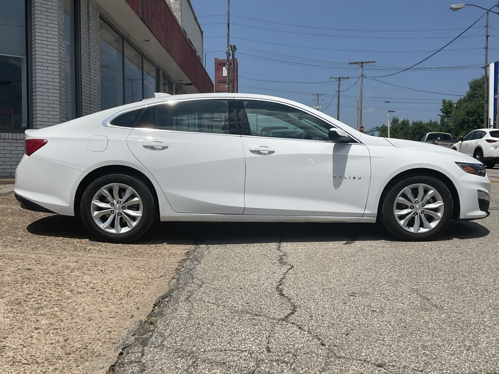 Photo 2 of this CHEVROLET MALIBU