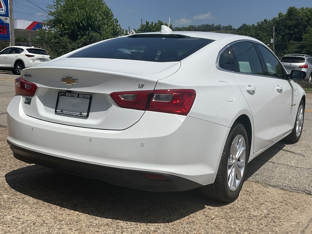Photo 3 of this CHEVROLET MALIBU