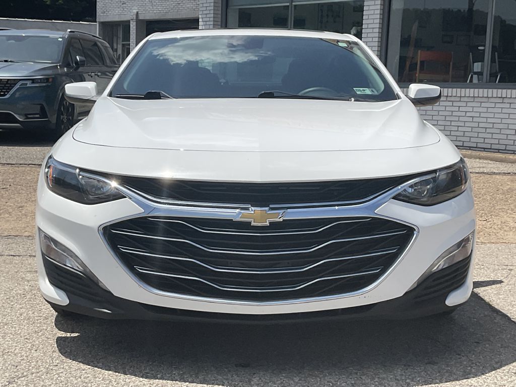 Photo 4 of this CHEVROLET MALIBU