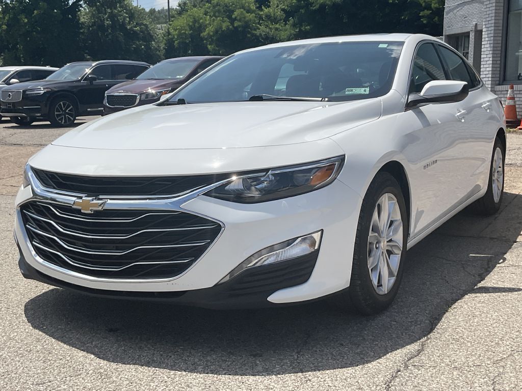 Photo 5 of this CHEVROLET MALIBU