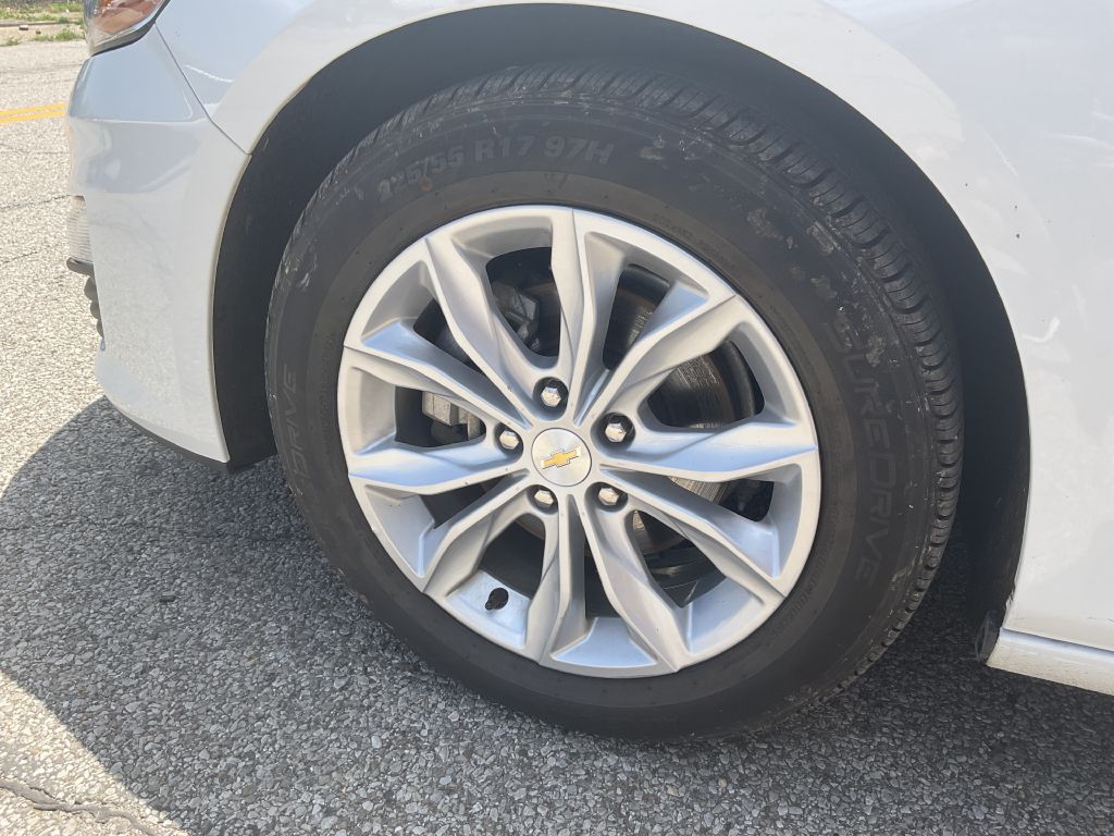 Photo 9 of this CHEVROLET MALIBU