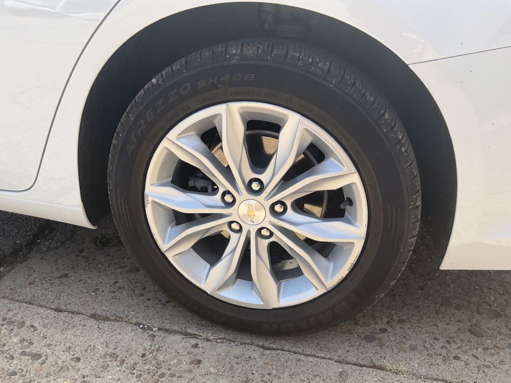 Photo 10 of this CHEVROLET MALIBU