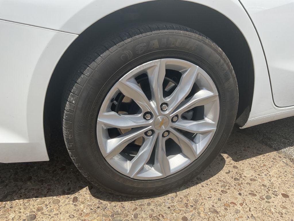 Photo 11 of this CHEVROLET MALIBU