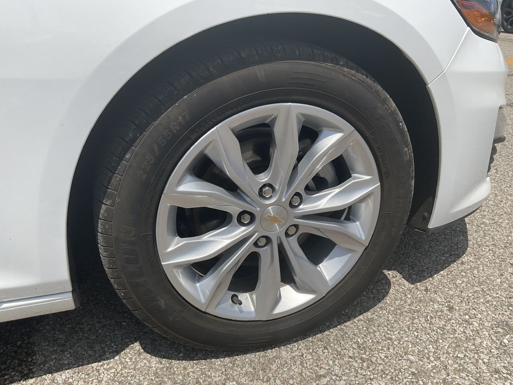 Photo 12 of this CHEVROLET MALIBU