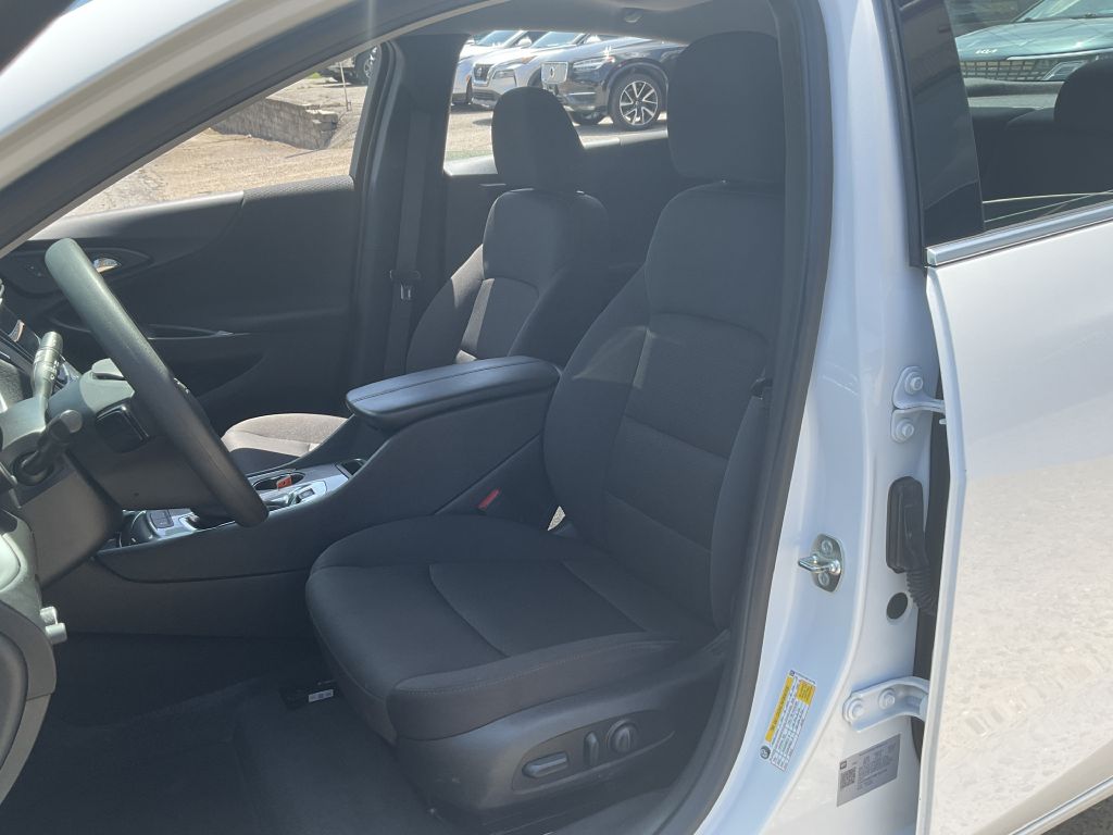 Photo 15 of this CHEVROLET MALIBU