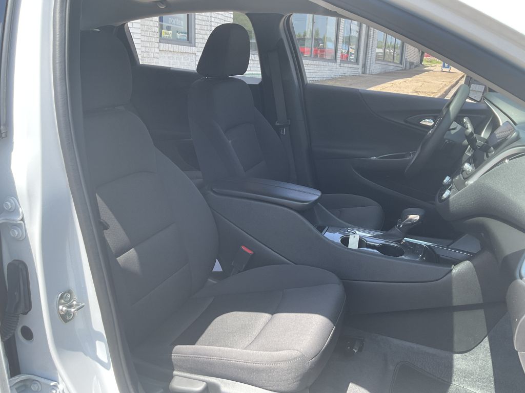 Photo 17 of this CHEVROLET MALIBU