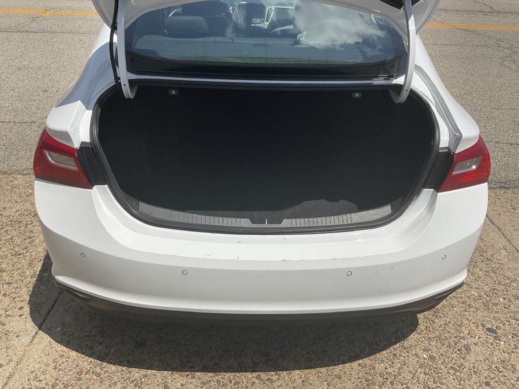 Photo 22 of this CHEVROLET MALIBU