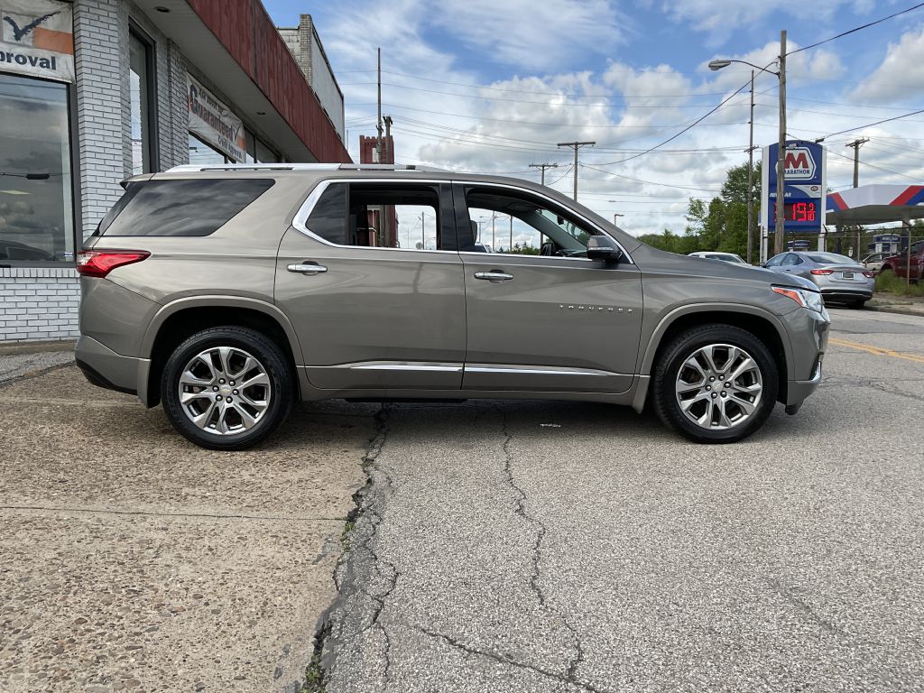 Photo 2 of this CHEVROLET TRAVERSE