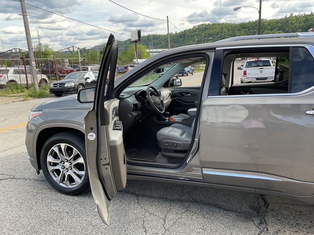 Photo 13 of this CHEVROLET TRAVERSE