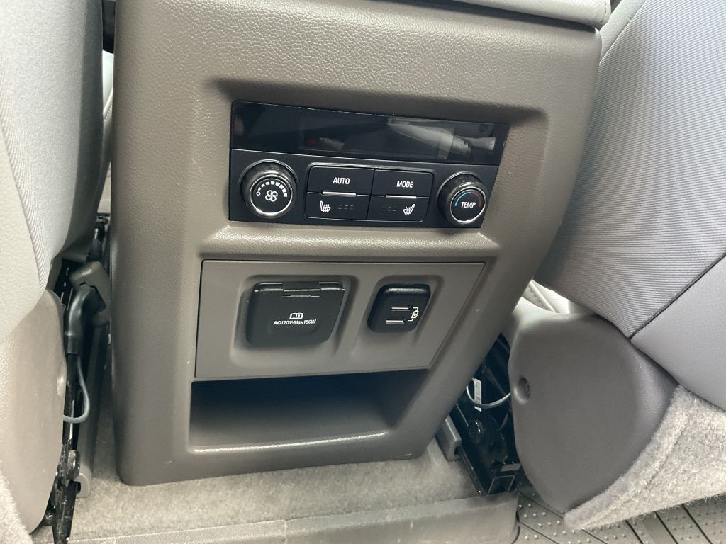 Photo 33 of this CHEVROLET TRAVERSE