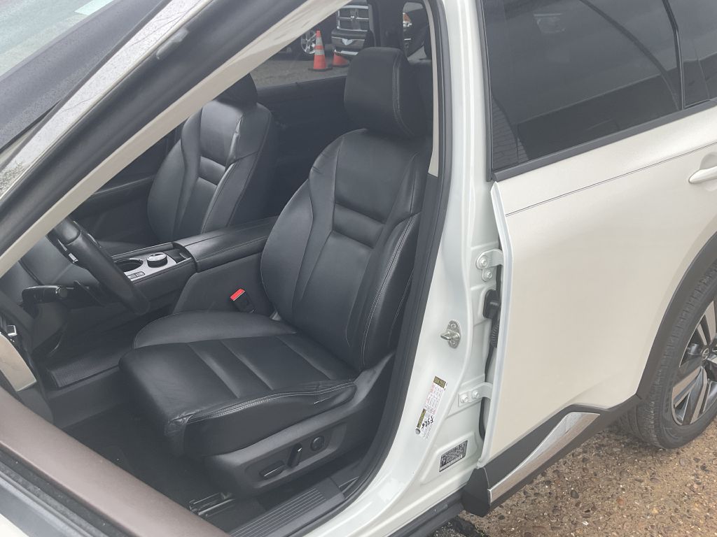 Photo 14 of this NISSAN ROGUE