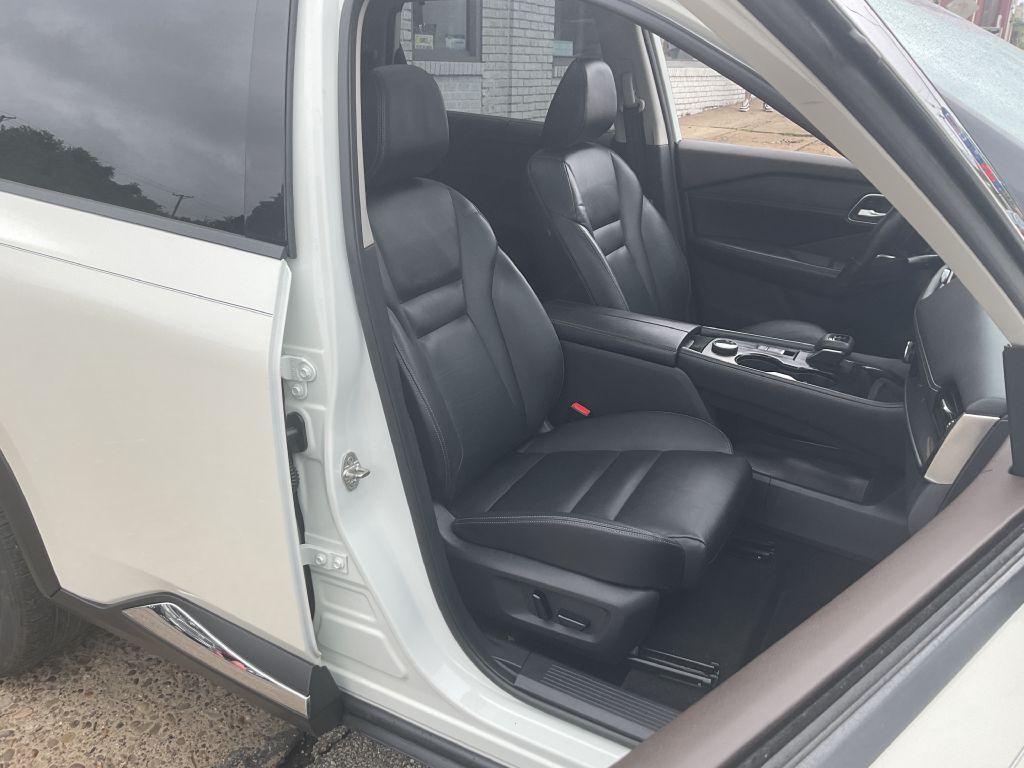 Photo 17 of this NISSAN ROGUE