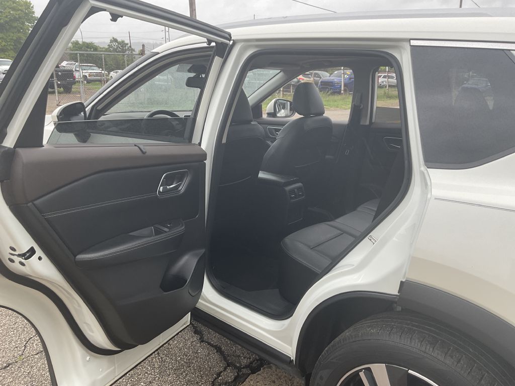 Photo 21 of this NISSAN ROGUE