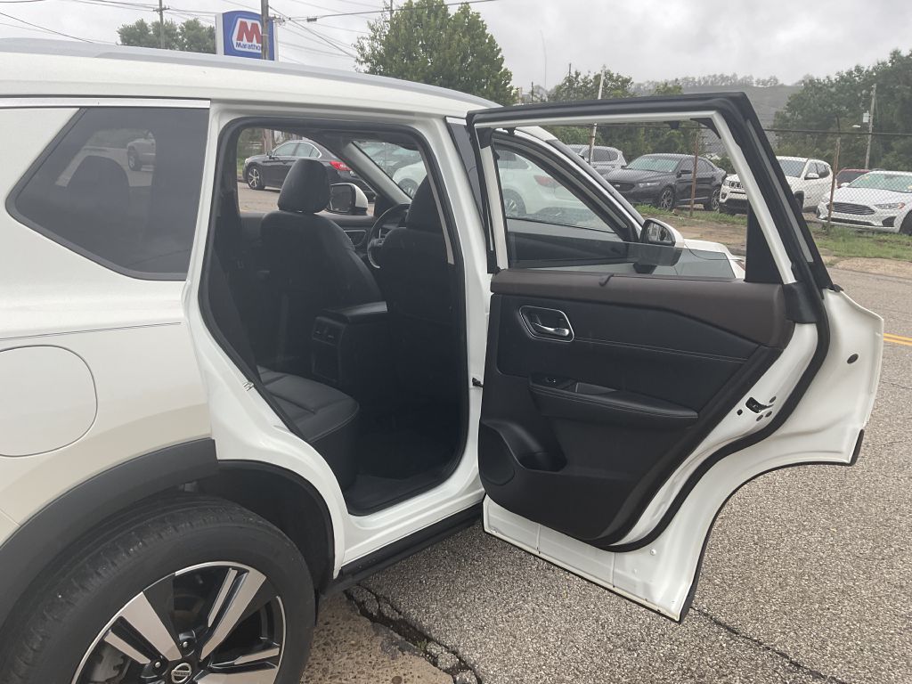 Photo 24 of this NISSAN ROGUE