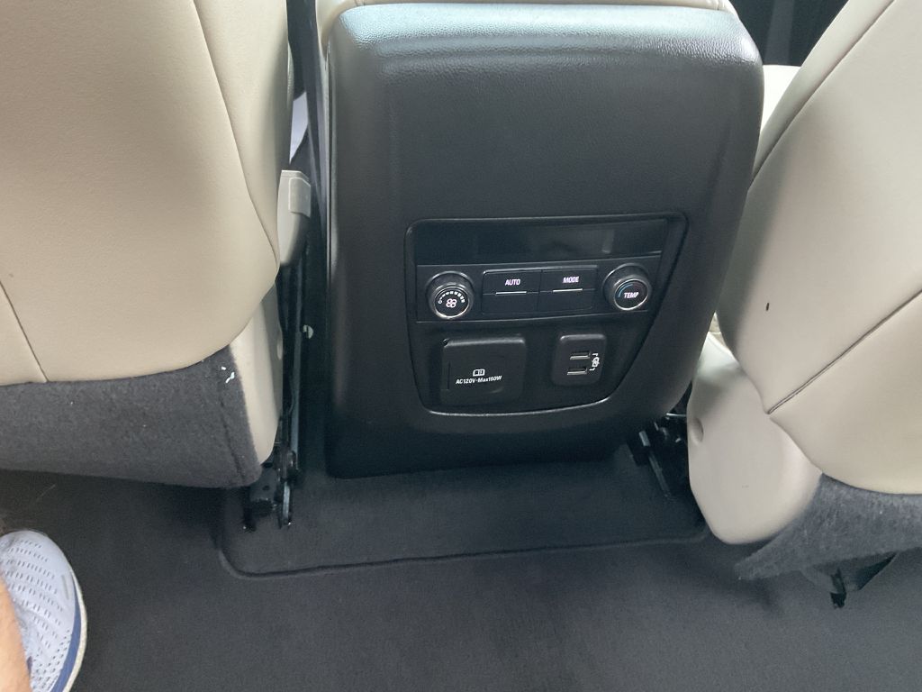 Photo 33 of this BUICK ENCLAVE