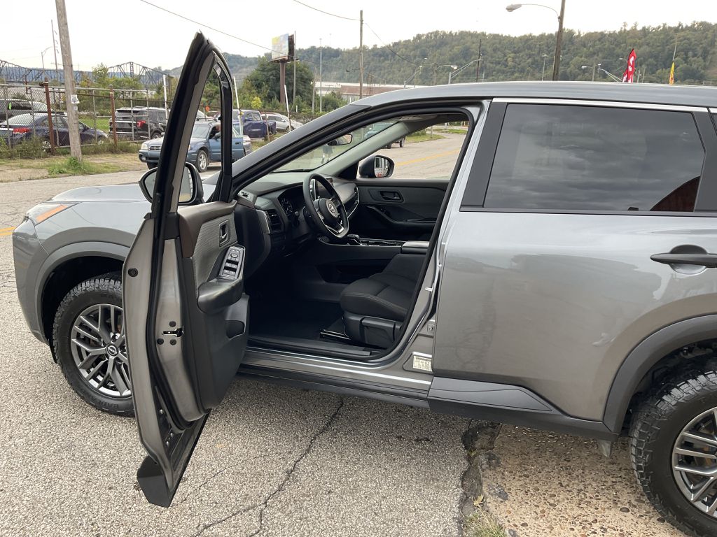 Photo 13 of this NISSAN ROGUE