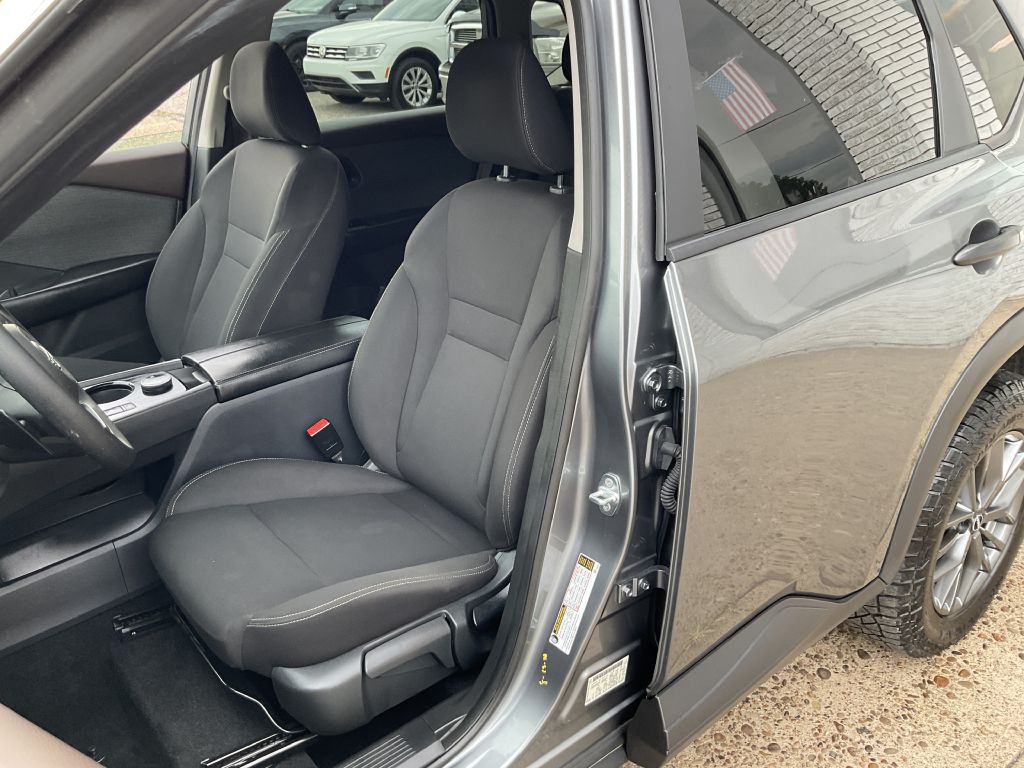Photo 14 of this NISSAN ROGUE