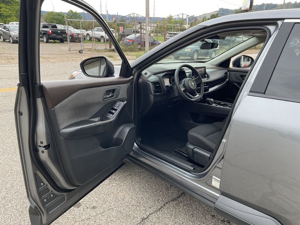 Photo 15 of this NISSAN ROGUE